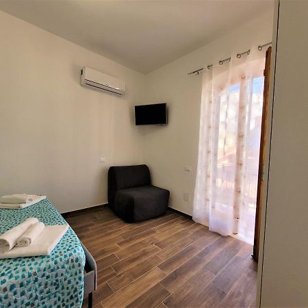 Вилла Casa "Paolo E Francesca" Monolocali Шилла Экстерьер фото