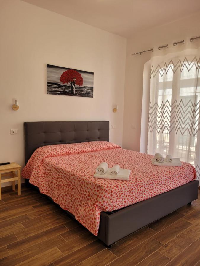Вилла Casa "Paolo E Francesca" Monolocali Шилла Экстерьер фото