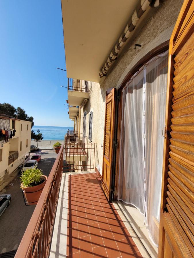 Вилла Casa "Paolo E Francesca" Monolocali Шилла Экстерьер фото