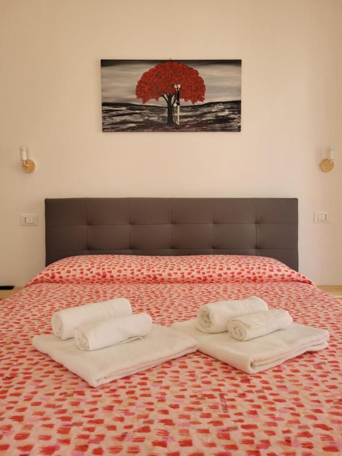 Вилла Casa "Paolo E Francesca" Monolocali Шилла Экстерьер фото