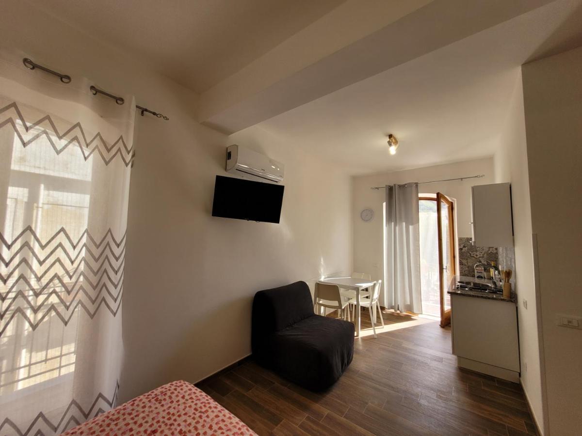 Вилла Casa "Paolo E Francesca" Monolocali Шилла Экстерьер фото
