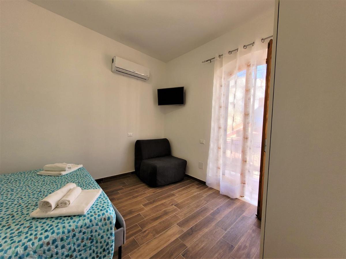Вилла Casa "Paolo E Francesca" Monolocali Шилла Экстерьер фото