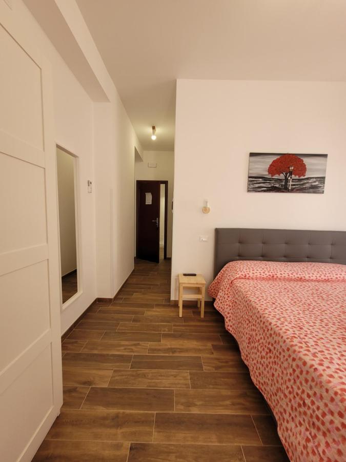 Вилла Casa "Paolo E Francesca" Monolocali Шилла Экстерьер фото