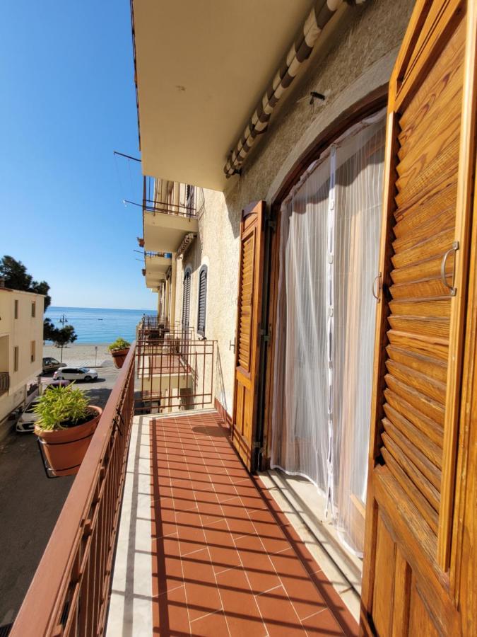 Вилла Casa "Paolo E Francesca" Monolocali Шилла Экстерьер фото