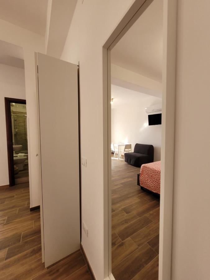 Вилла Casa "Paolo E Francesca" Monolocali Шилла Экстерьер фото